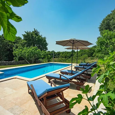 Holiday home Altura Liznjan
