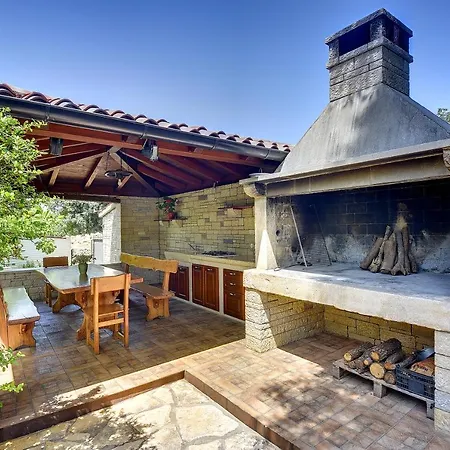 Altura Holiday home Liznjan